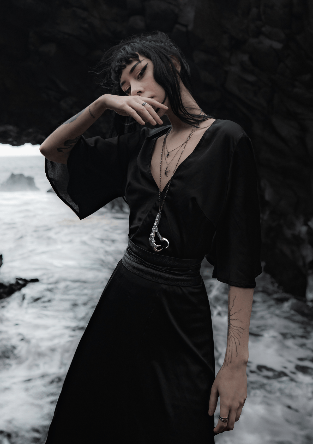 Vörðr – Raven talon necklace in solid sterling silver