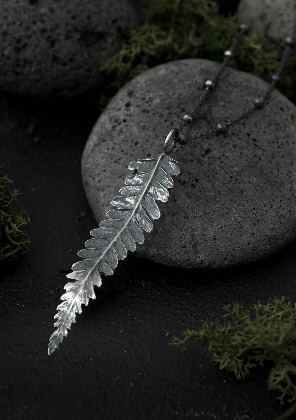 Skogsrå - Silver fern leaf necklace in solid sterling silver