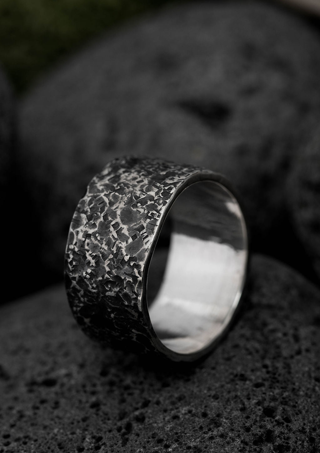 Trēow - Engravable tree bark ring in textured solid sterling silver