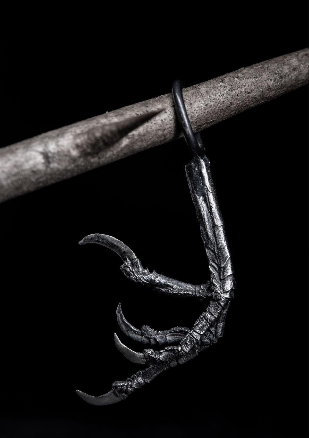 Spǫrr - Sparrow talon necklace in solid sterling silver