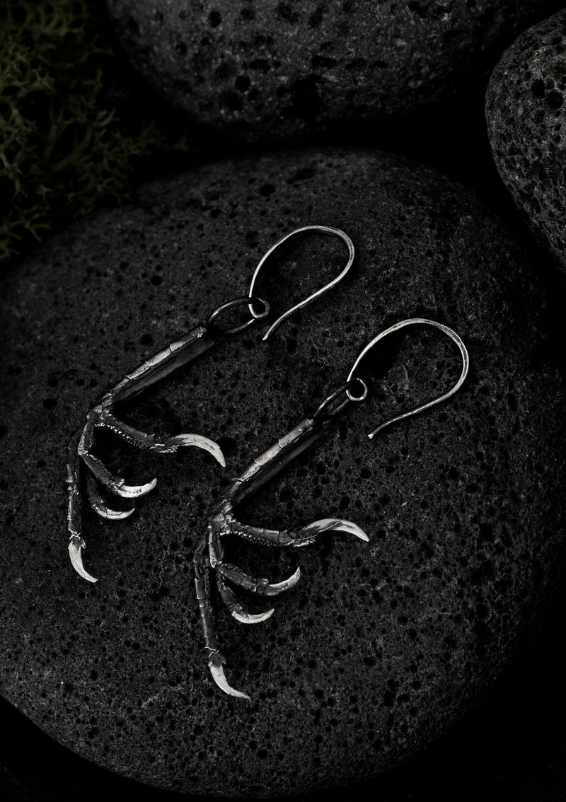 Rúnda - Sparrow talon dangle earrings in solid sterling silver