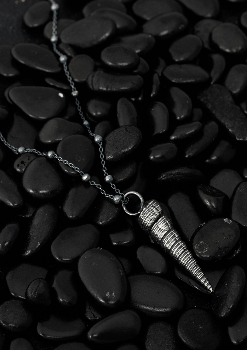 Haffrú  - Silver seashell necklace in solid sterling silver