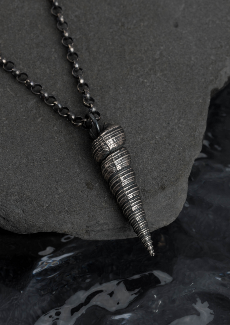 Haffrú  - Silver seashell necklace in solid sterling silver