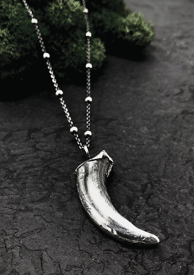 Fenrir - Wolf claw pendant in solid sterling silver - Thorn & Claw Jewellery 