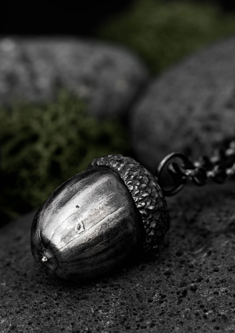 Duir - Large acorn necklace in solid sterling silver