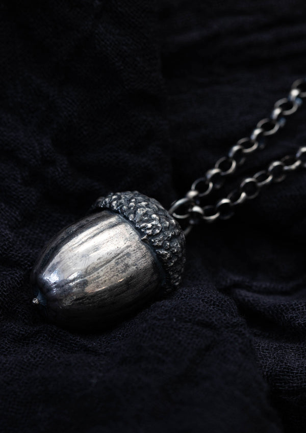 Duir - Large acorn necklace in solid sterling silver