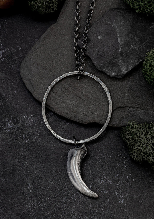 Hati - Wolf claw ecliptic necklace in solid sterling silver